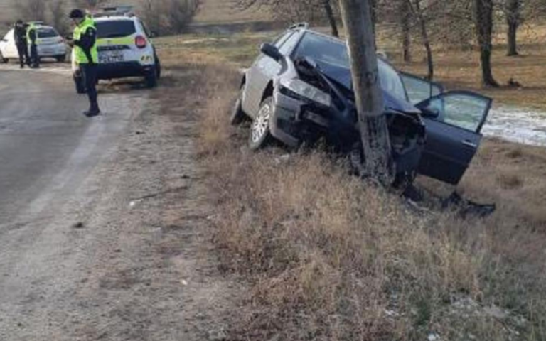 ДТП в Кэушень: Женщина с двумя детьми доставлены в больницу