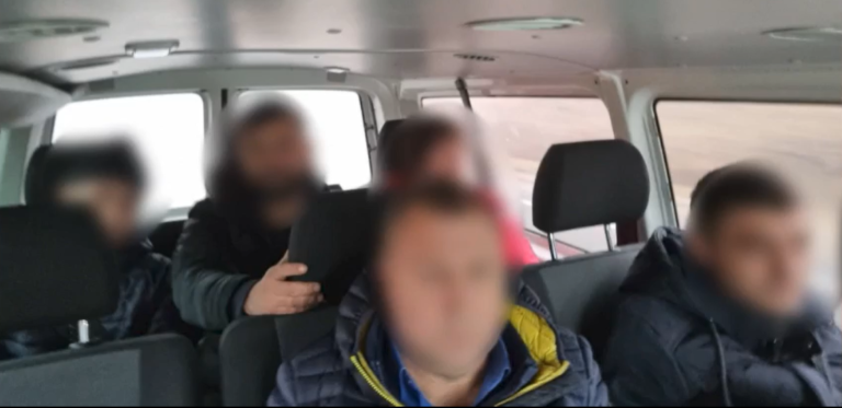 (ВИДЕО) Двое мужчин задержаны за организацию нелегального пересечения границы из Молдовы в Румынию
