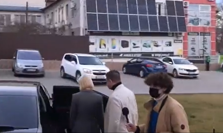 (ВИДЕО) Башкан Гагаузии Ирина Влах снова отказывается отвечать на вопросы журналистов