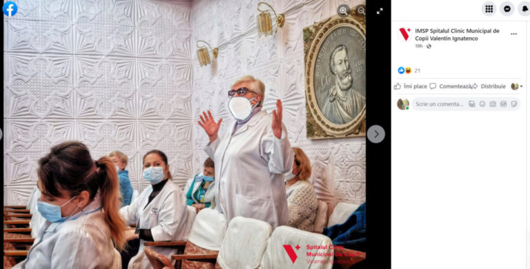 Врачам детской больницы в Кишиневе прифотошопили маски на странице в фейсбуке