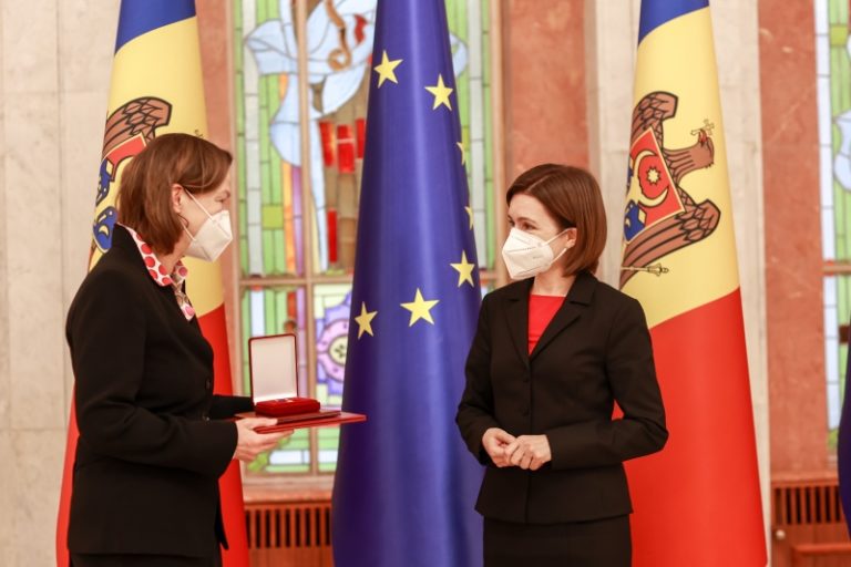 Президент Майя Санду наградила посла Германии орденом Почета