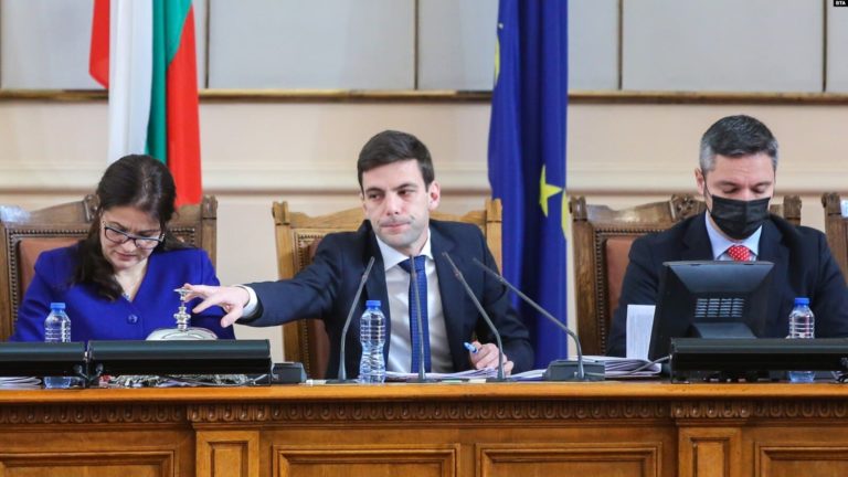 Президента и премьер-министра Болгарии отправили на карантин