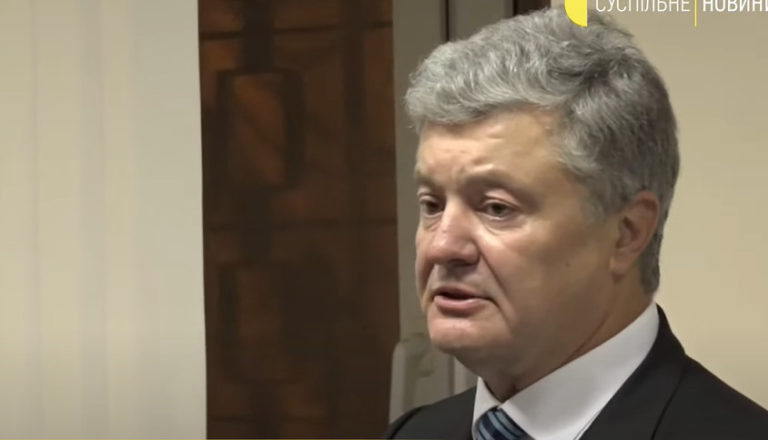 Петр Порошенко с третьей попытки смог выехать из Украины