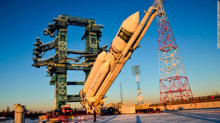 Ступень российской ракеты неконтролируемо вошла в атмосферу Земли