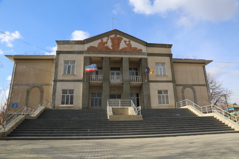 (ФОТО) Ирина Влах проверила, как в Казаклии идёт капитальный ремонт Дома культуры