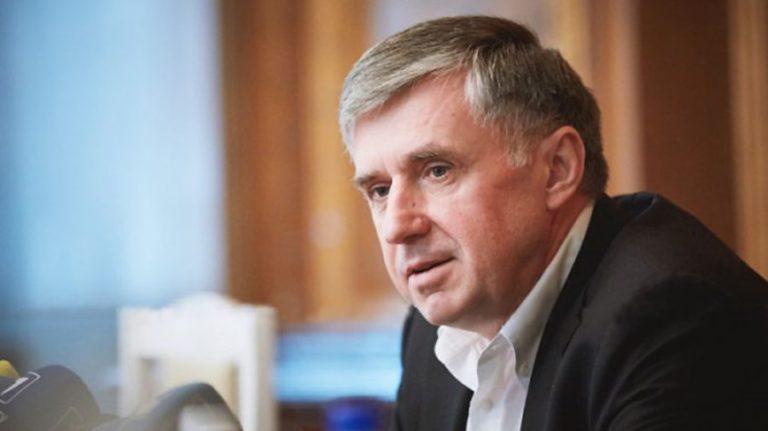 Экс-премьер Стурза: «Наши» посылают Санду поехать в Москву и целовать руки русским за «дешевый газ»»