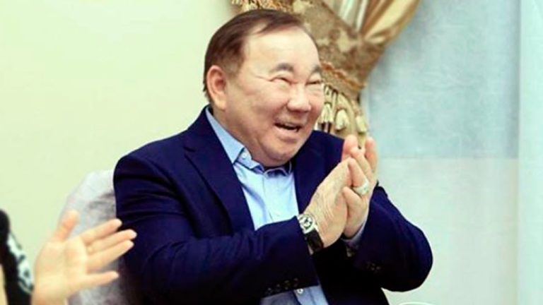 Младший брат Нурсултана Назарбаева покинул Казахстан в разгар протестов