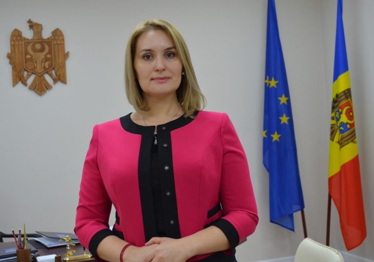(UPDATE) Несмотря на обыски дома и в офисе, глава Нацоргана по неподкупности осталась на рабочем месте
