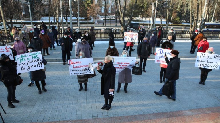 (ВИДЕО) Партия «Шор» организовала протест у Президентуры. Они требуют отставки Санду