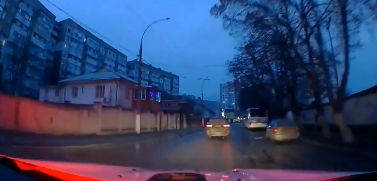 (ВИДЕО) Пьяную женщину за рулем BMW остановили полицейские в Бельцах