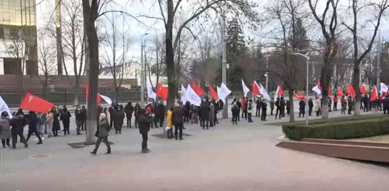 (ВИДЕО) «Энергомор, стоп!» В Кишиневе протестуют против повышения тарифов