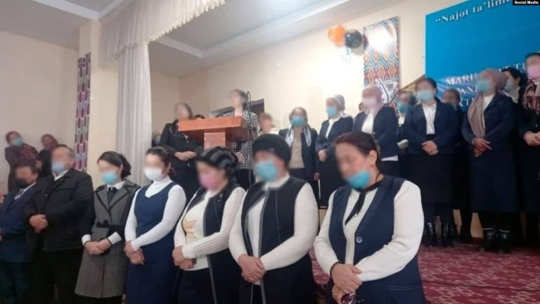 В Узбекистане учителей заставили извиниться перед родителями учеников за низкое качество обучения