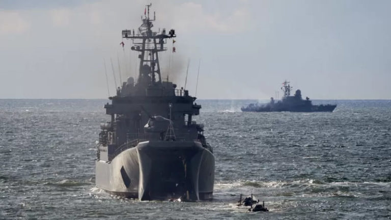 В России начинаются крупные сухопутные и морские маневры близ границ с Украиной