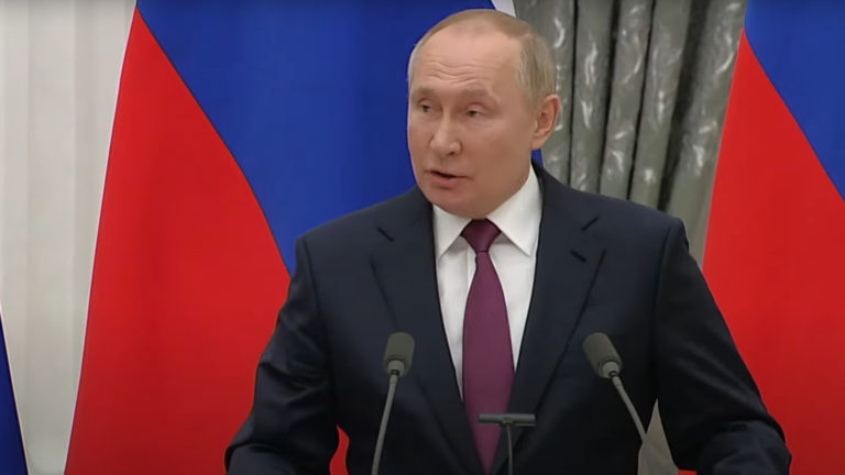 Путин заявил, что Россия не хочет войны, но обвинил Украину в геноциде на Донбассе