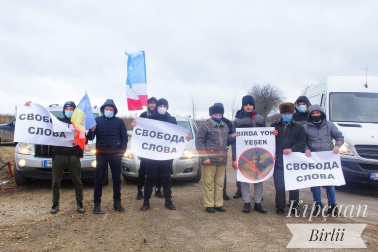 (ФОТО)«Здесь нет ослов» — Молодежь в Копчаке протестует против местной мэрии