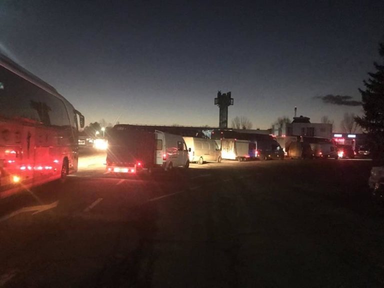 (ФОТО) Вниманию путешественников! На КПП в Леушенах образовались очереди
