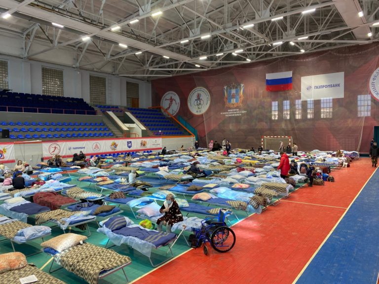 (ФОТО) Как размещают беженцев из Донбасса в Ростовской области РФ