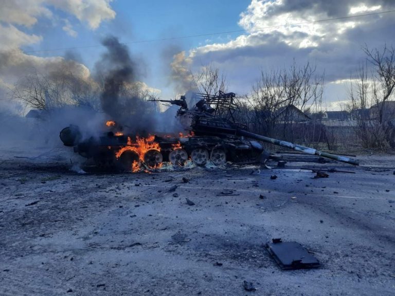 «Более 3000 человек, танков – около 100,  ББМ – около 540». Генштаб вооруженных сил Украины рассказал о потерях России