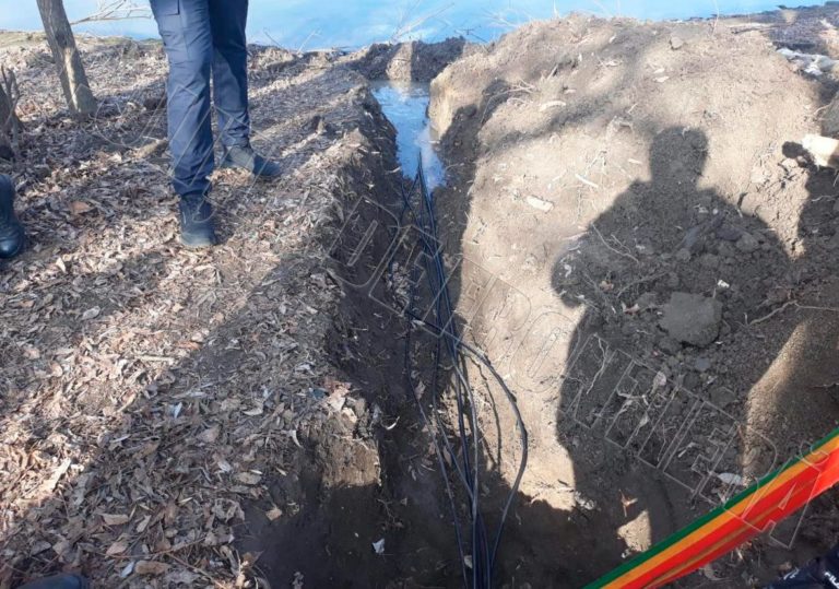 На Днестре нашли шланг, через который незаконно подавали воду и электричество в Украину