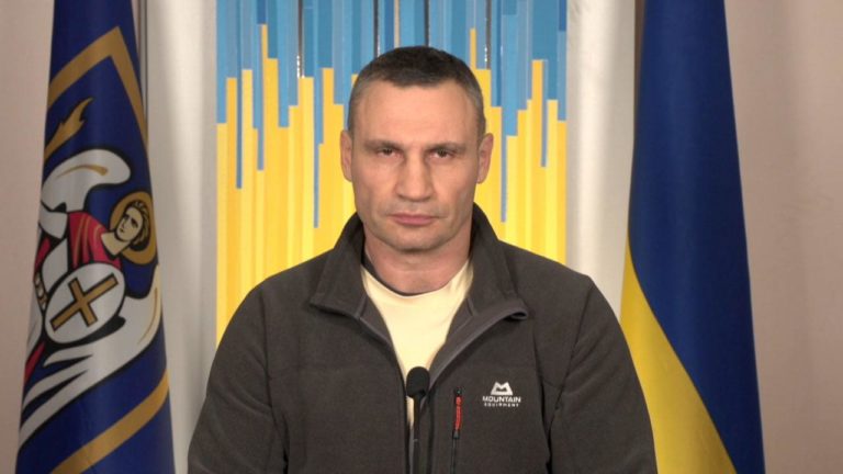Кличко: Киев продолжает укрепляться и готовиться к обороне города