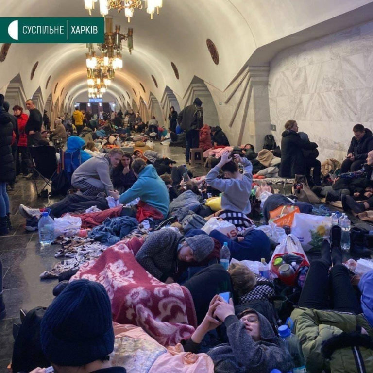 (ФОТО) Жители Харькова ночуют в метро
