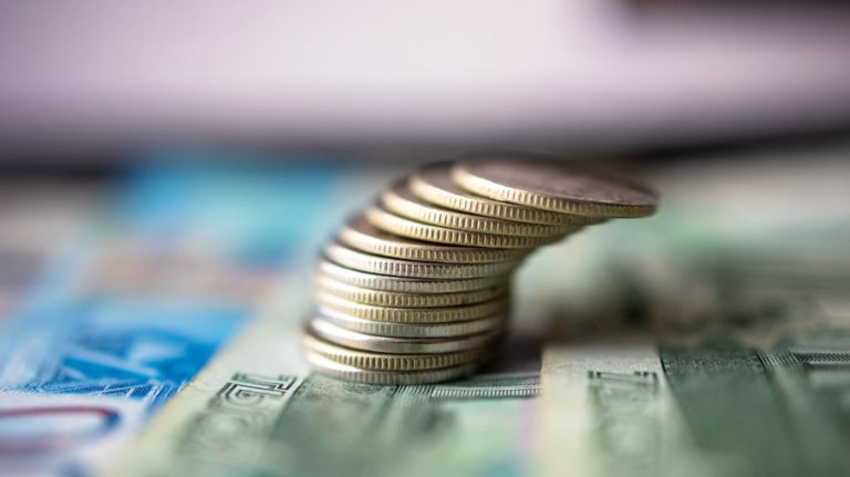 Bloomberg: российские олигархи потеряли $39 млрд за первый день войны в Украине