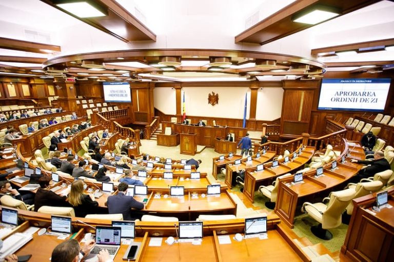 Фракция БКС покинула зал заседания в знак протеста против реформы правосудия