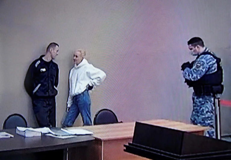 Прошел новый суд над Алексеем Навальным. Его жена была рядом с ним