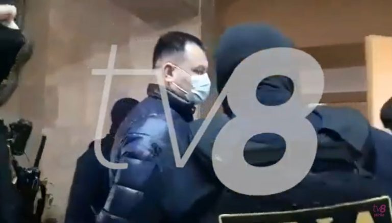 (ВИДЕО) Задержанных экс-депутатов привели в суд. Таубер и члены партии «Шор» пришли поддержать коллег