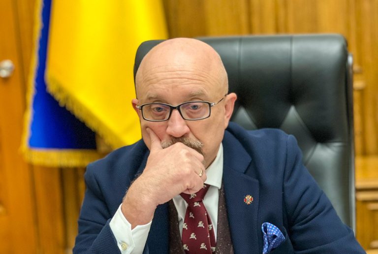 Министр обороны Украины: ВСУ теряет до сотни убитых и до 500 раненых ежедневно