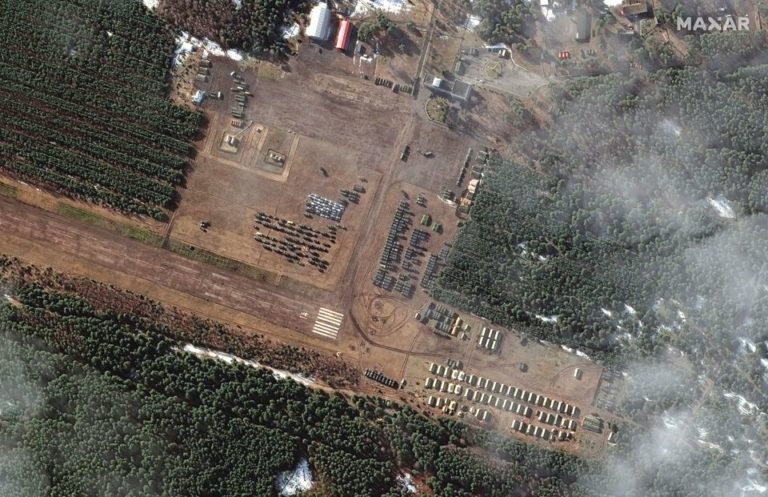 (ФОТО) Reuters: Россия стягивает войска к украинским границам со стороны Беларуси