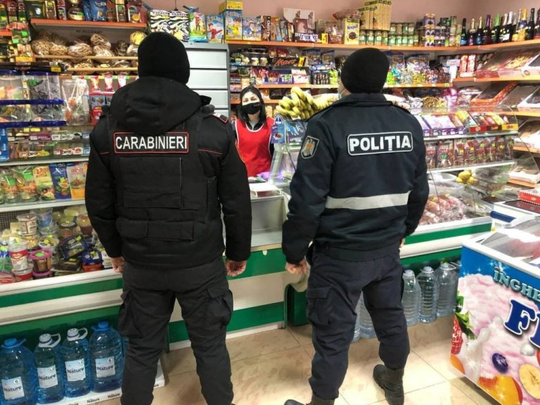 (ФОТО) В Комрате и Бельцах полицейские и карабинеры следят за соблюдением антиковидных мер