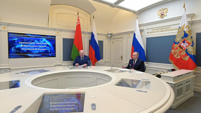 Путин и Лукашенко наблюдали за ядерной мощью России в прямом эфире из Кремля