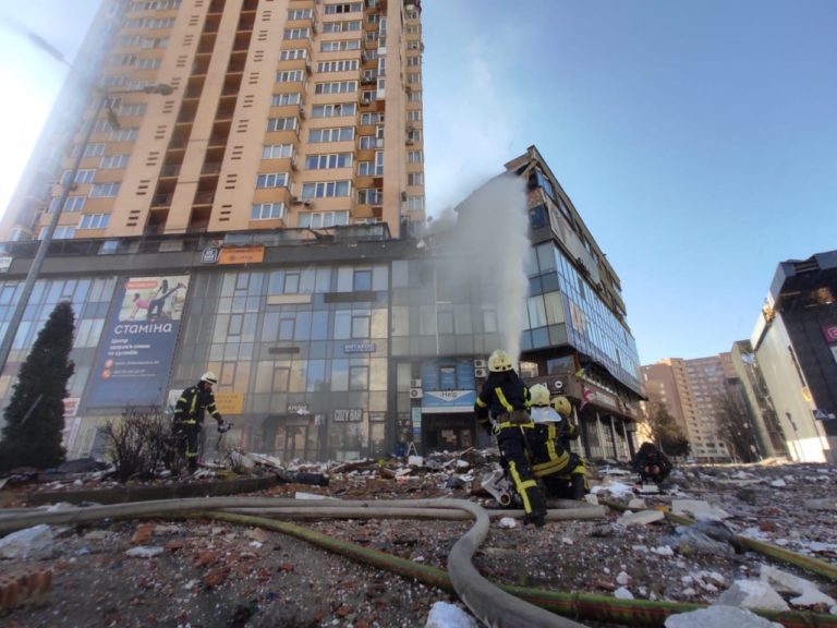 В Киеве в результате ракетного удара по жилому дому пострадали 6 человек