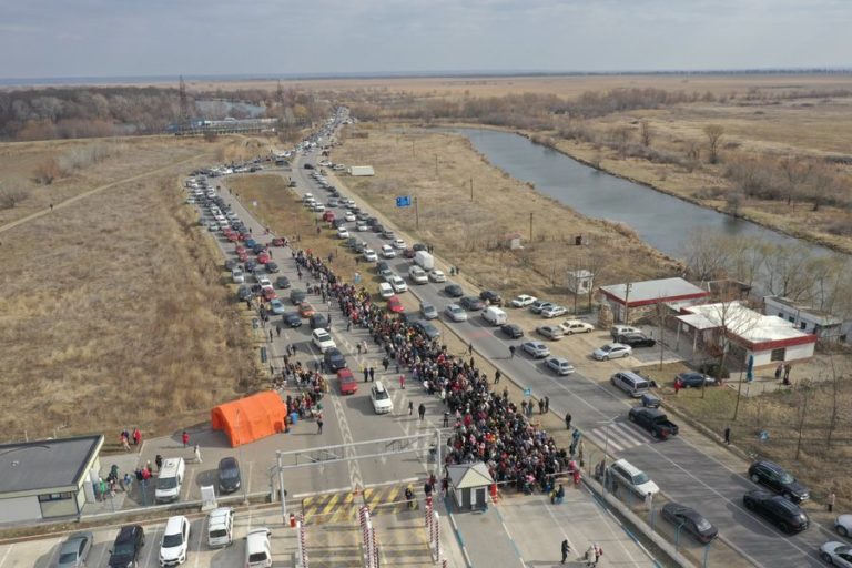 При въезде в Молдову образуются очереди до 15-ти километров