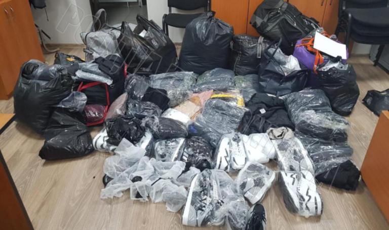 Два водителя на границе с Молдовой предъявили фальшивую автостраховку. Один из них попался на контрабанде