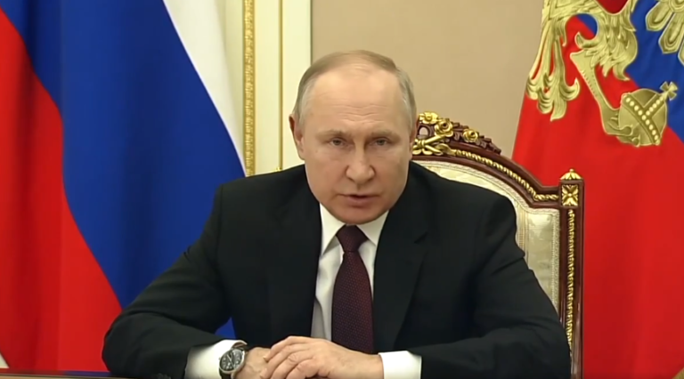 (ВИДЕО) Путин назвал руководство Украины «шайкой наркоманов и неонацистов»