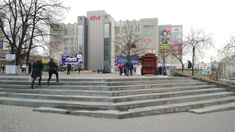 Мунсовет Кишинева продал участок перед UNIC собственнику торгового центра. Советники PAS: Цена гораздо ниже реальной стоимости