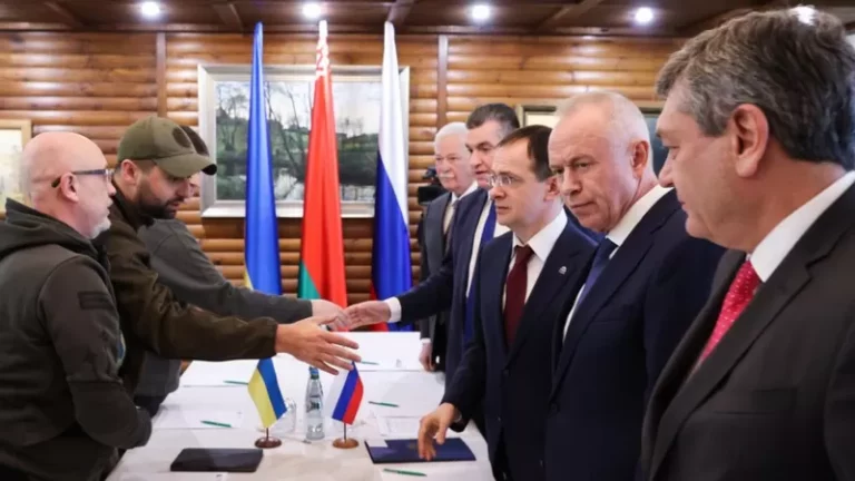 Делегация РФ подтвердила возможность временного прекращения огня и третьего раунда переговоров