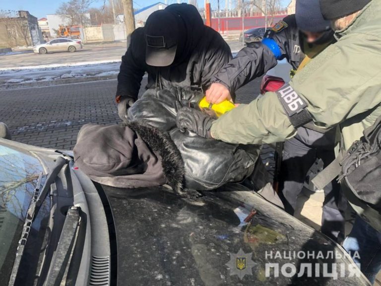 В Одессе на заправке задержали иностранца с гранатами