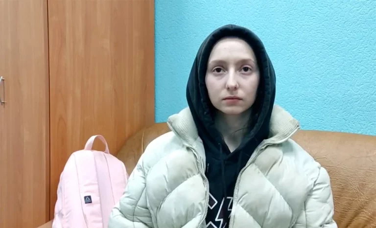 Видео российских СМИ с беженкой из Мариуполя, рассказавшей о «зверствах» бойцов «Азова», сняли в ФСБ