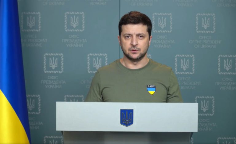 Владимир Зеленский: Российские войска готовятся бомбить Одессу