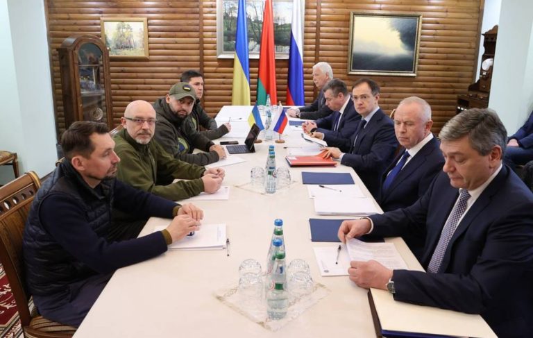 В Беловежской Пуще начался третий раунд переговоров России и Украины