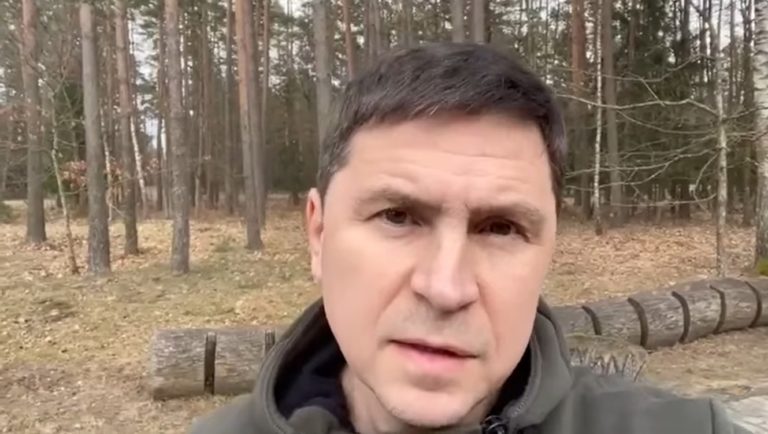(ВИДЕО) Подоляк за несколько минут до переговоров с Россией обратился к украинцам по поводу фейков