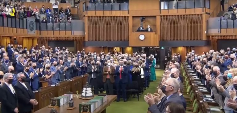 (ВИДЕО) «Борец за демократию». Зеленскому трижды аплодировали стоя в парламенте Канады