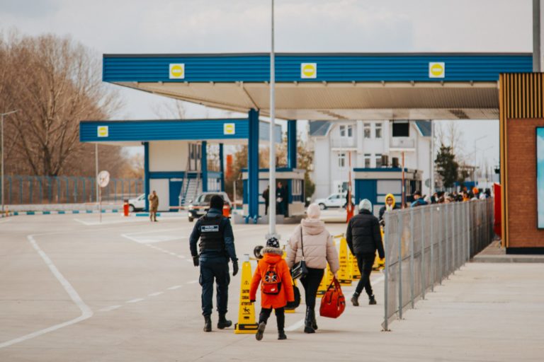 Более 13 тысяч украинских граждан пересекли границу Молдовы за 12 часов