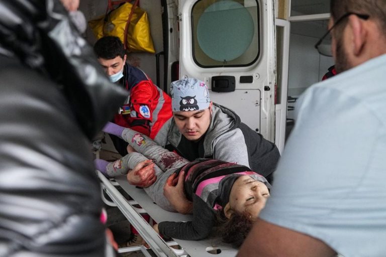 (ФОТО) Зеленский: «Похоже, не осталось ни одного неядерного оружия, которое оккупанты еще не применили против нашего гражданского населения»