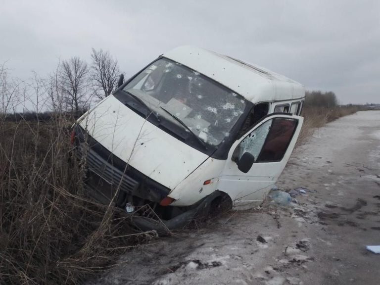 В Сумской области российские военные обстреляли автомобиль, погибли два человек