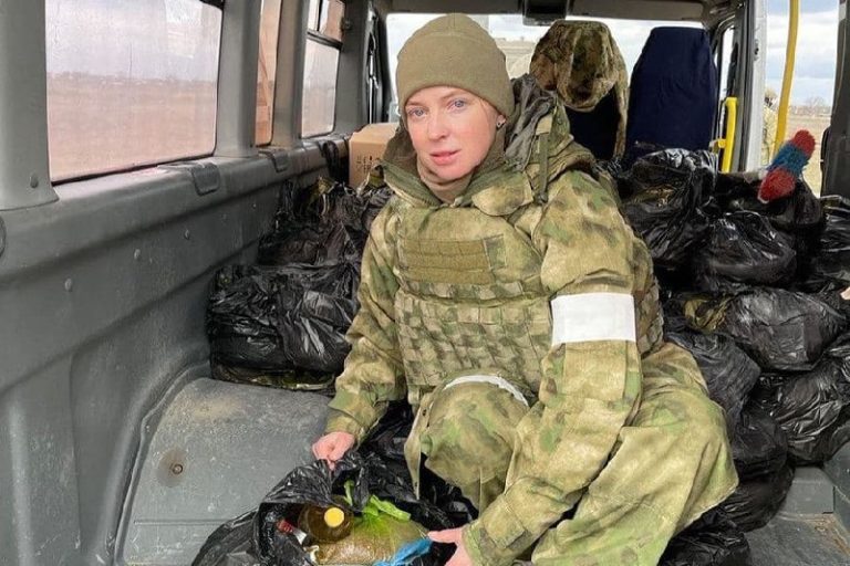 Экс-генпрокурор Крыма Наталья Поклонская приехала в Херсон с гуманитарной помощью