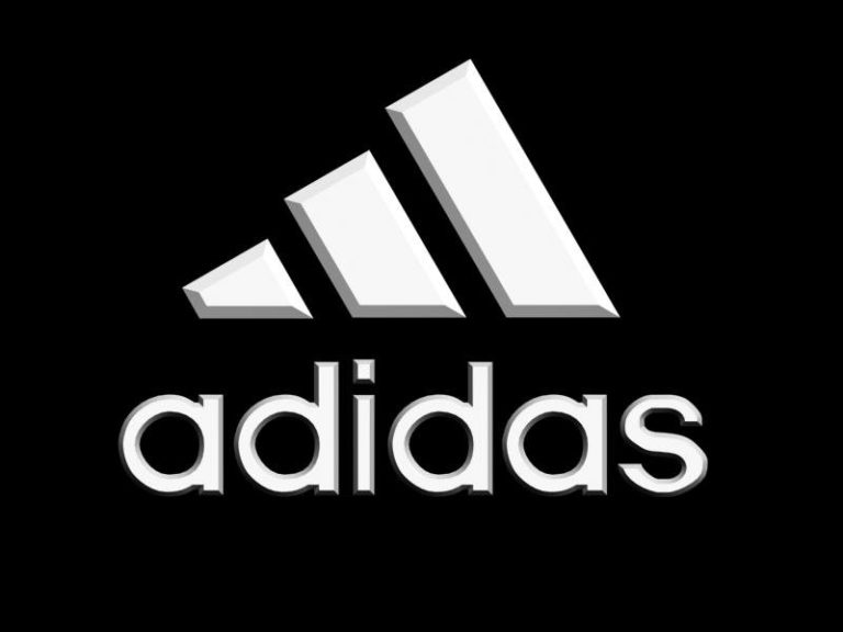 Adidas приостанавливает свою работу в России